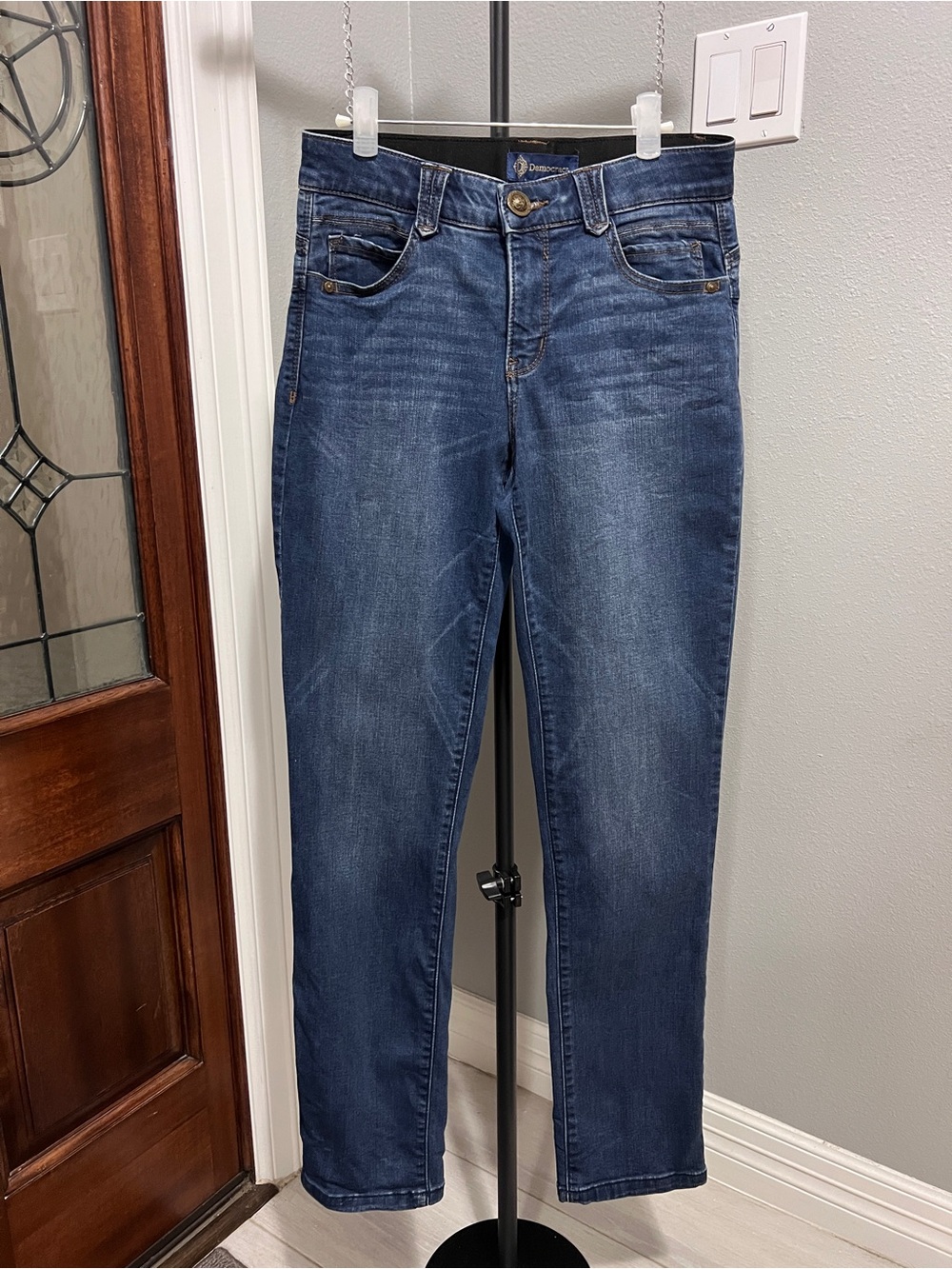 Democracy "Ab"solution Straight Leg Jeans Size 6